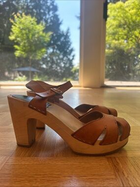 Swedish Hasbeens Tan Leather Wooden-Heel Clogs